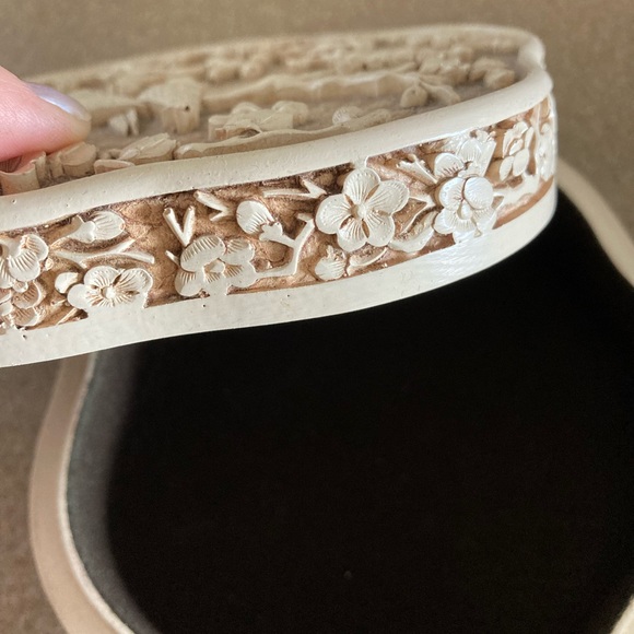 Vintage Carved Resin Cherry Blossoms and Birds 80’s Asian Trinket Jewelry Box - Picture 6 of 7